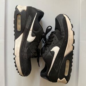 Nike Air Max 90 Sneakers